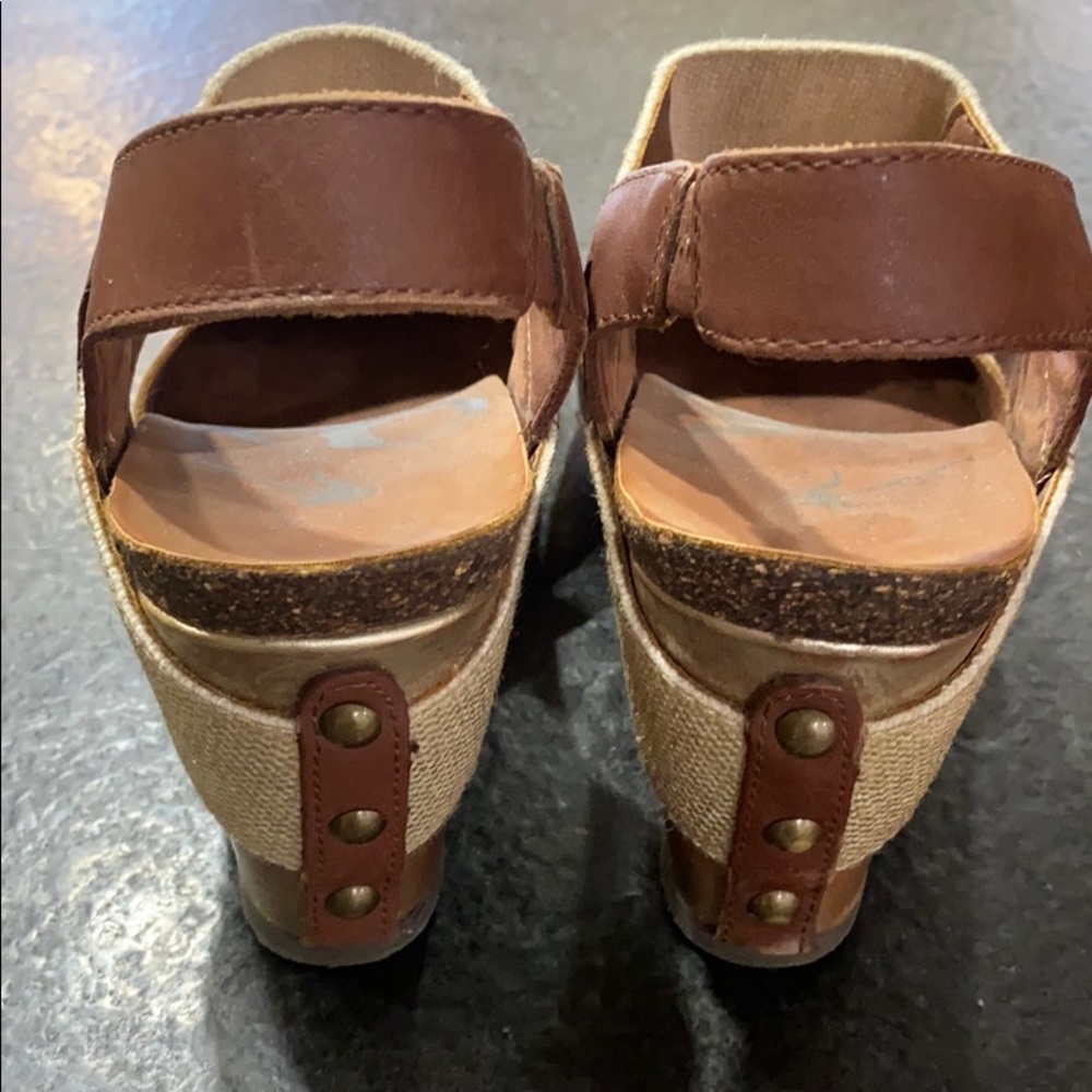 Platform Sandals - Picture 3 of 5